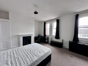 Room 3 – 73B High Street Ashford Kent